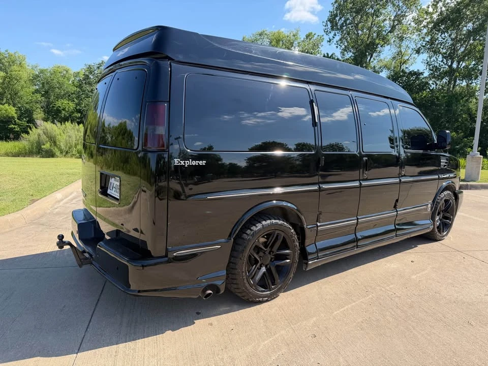 2014 Chevrolet Express - Image 11 of 20