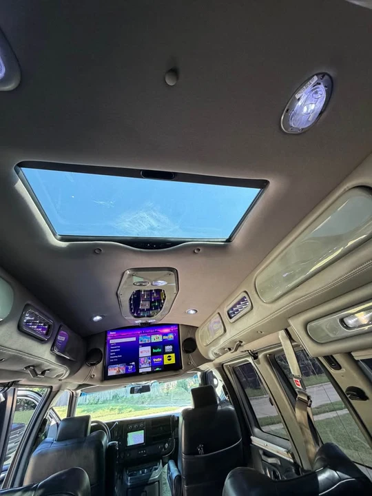 2014 Chevrolet Express - Image 17 of 20