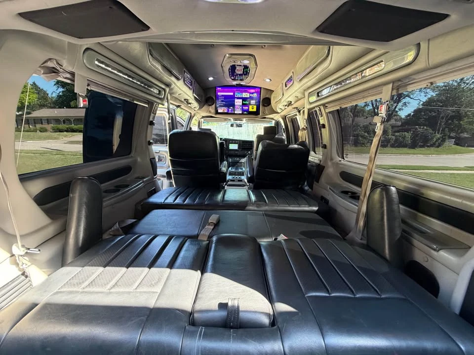 2014 Chevrolet Express - Image 18 of 20