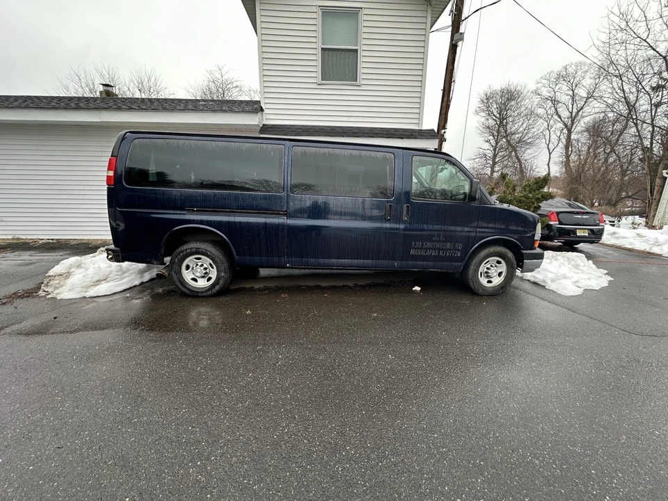 2014 Chevrolet Express - Image 2 of 4