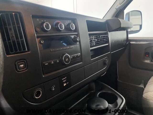 2014 Chevrolet Express - Image 10 of 12