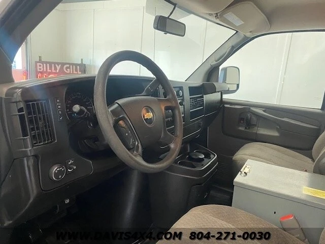 2014 Chevrolet Express - Image 27 of 31