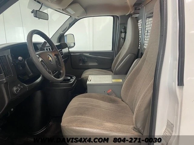 2014 Chevrolet Express - Image 28 of 31