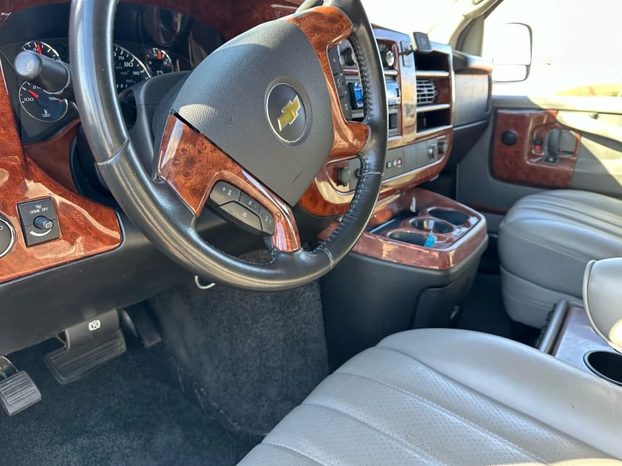 2014 Chevrolet Express - Image 16 of 31