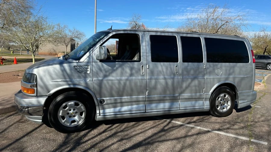 2014 Chevrolet Express - Image 13 of 31