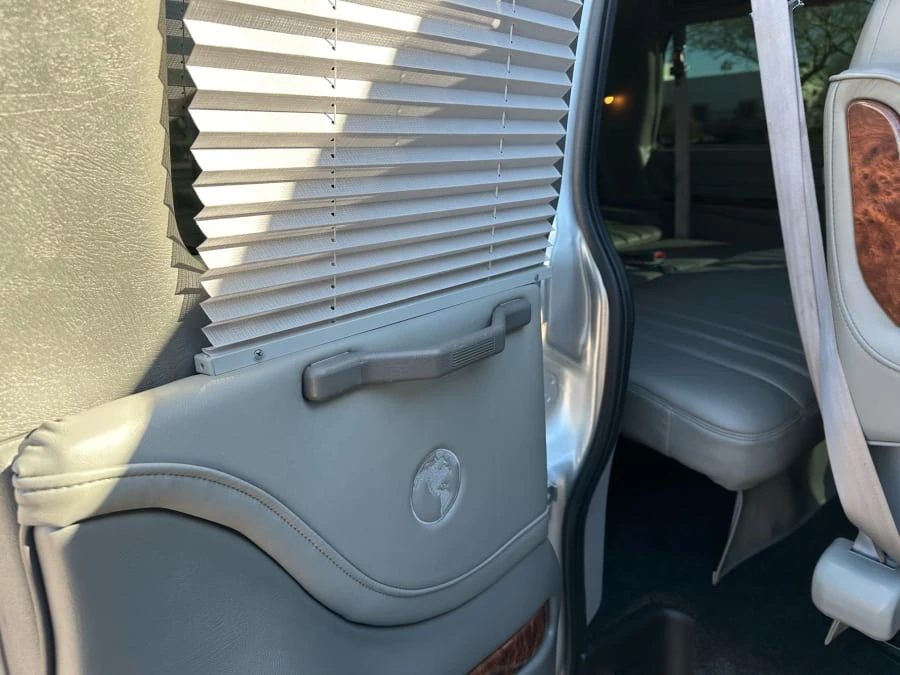 2014 Chevrolet Express - Image 27 of 31