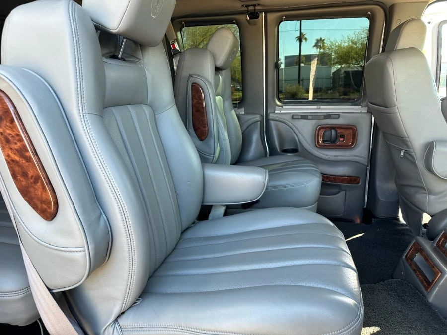 2014 Chevrolet Express - Image 23 of 31
