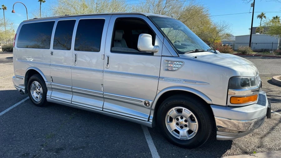 2014 Chevrolet Express - Image 10 of 31