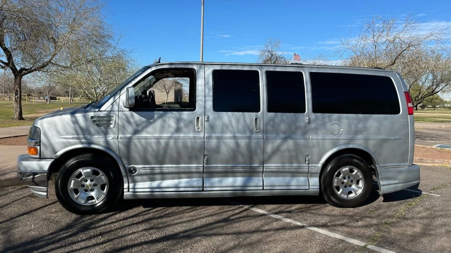 2014 Chevrolet Express - Image 2 of 31
