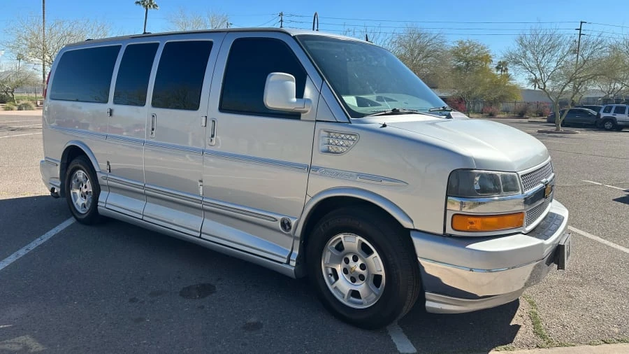 2014 Chevrolet Express - Image 8 of 31