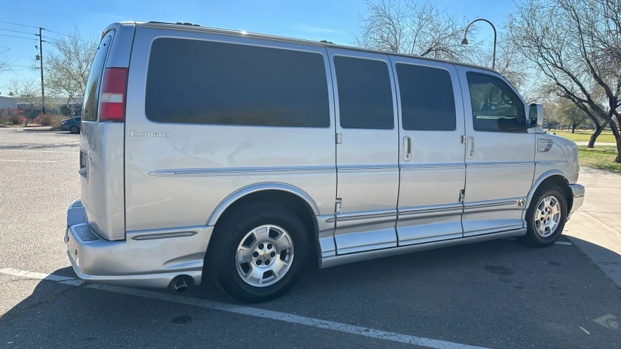 2014 Chevrolet Express - Image 3 of 31