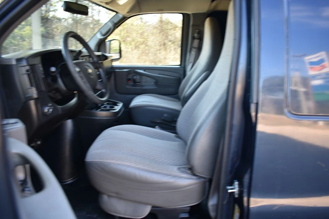 2014 Chevrolet Express - Image 11 of 20