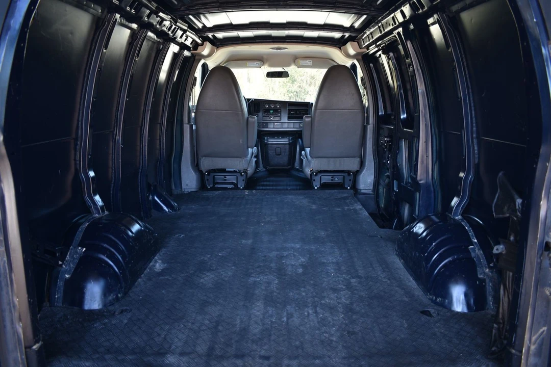 2014 Chevrolet Express - Image 9 of 20