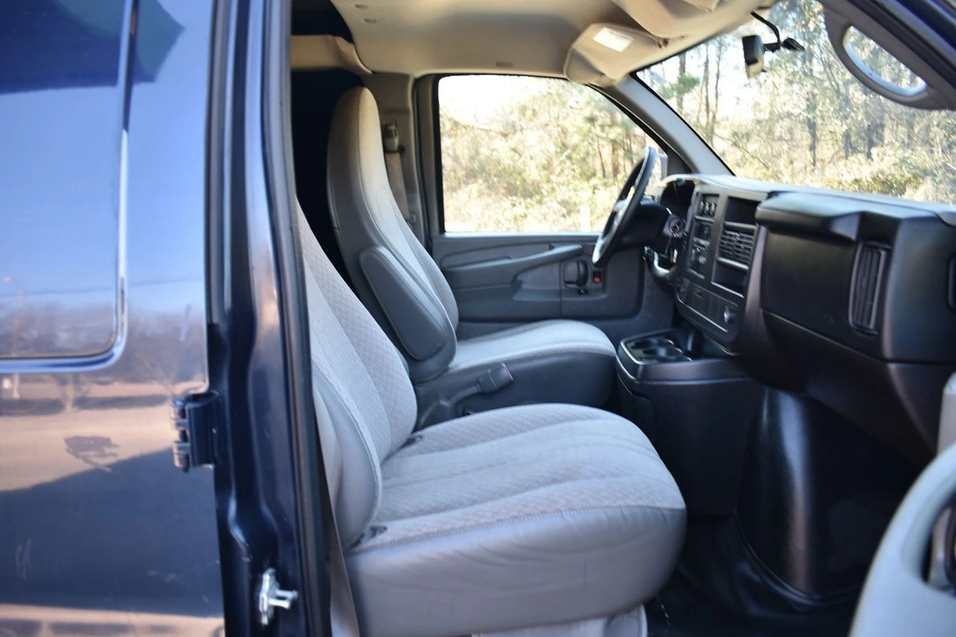 2014 Chevrolet Express - Image 15 of 20
