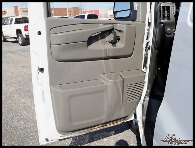 2014 Chevrolet Express - Image 20 of 21