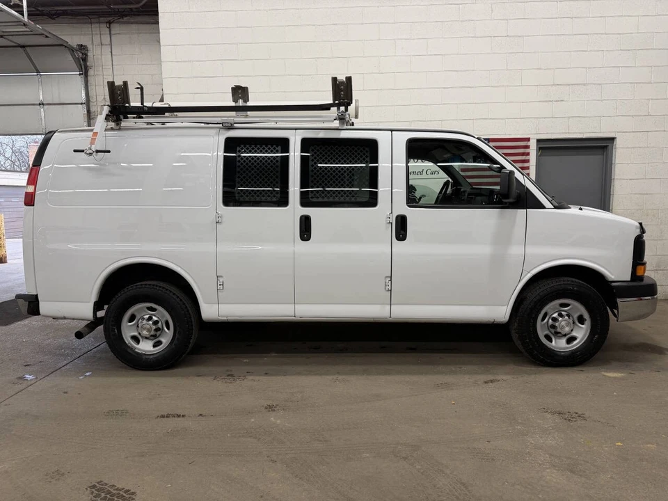 2014 Chevrolet Express - Image 10 of 12