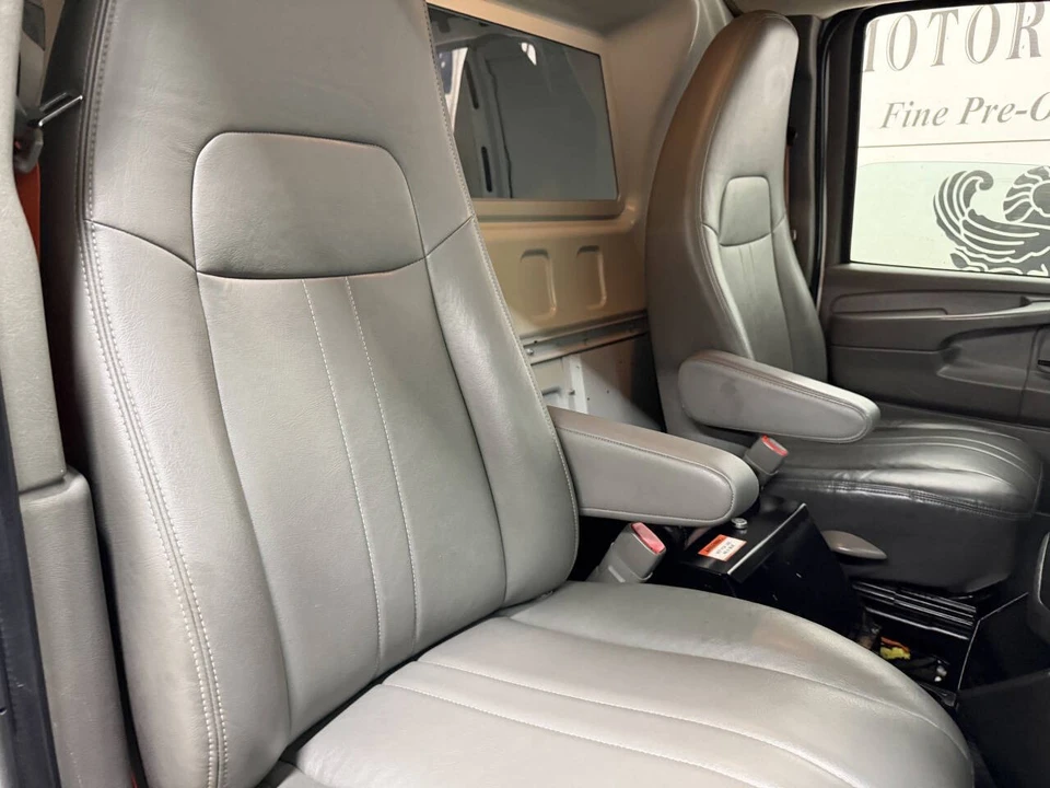 2014 Chevrolet Express - Image 6 of 12