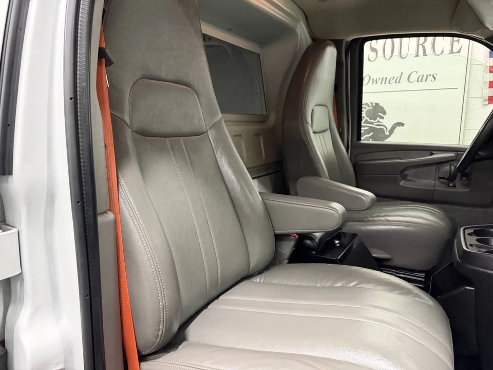 2014 Chevrolet Express - Image 5 of 12