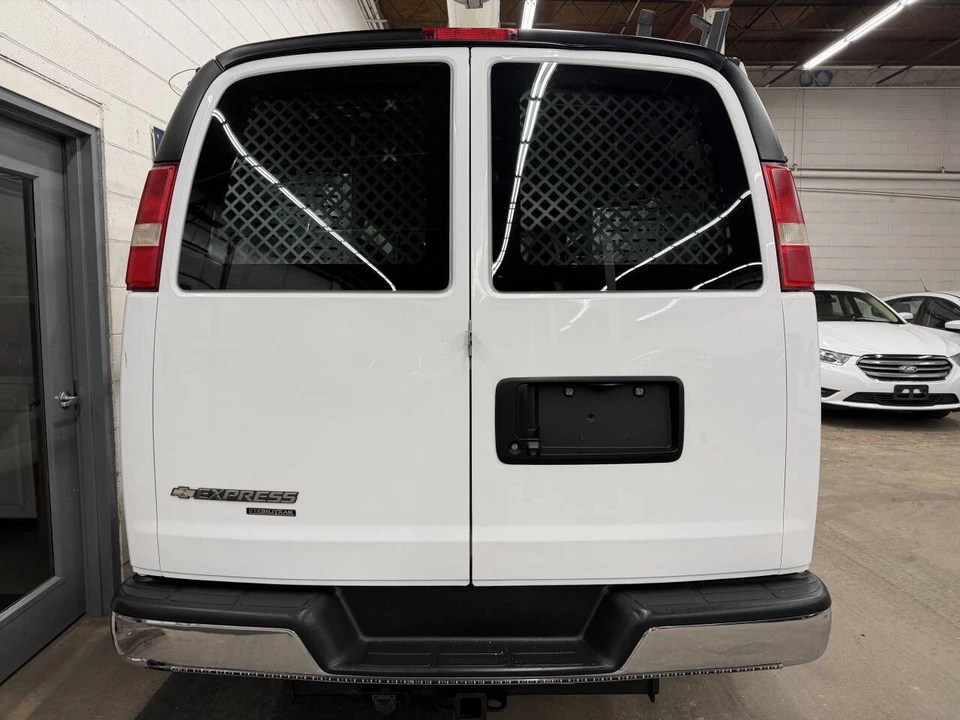 2014 Chevrolet Express - Image 10 of 12
