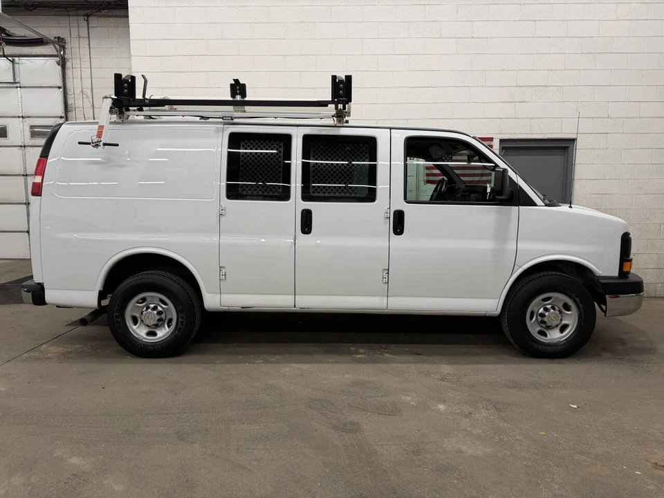 2014 Chevrolet Express - Image 11 of 12