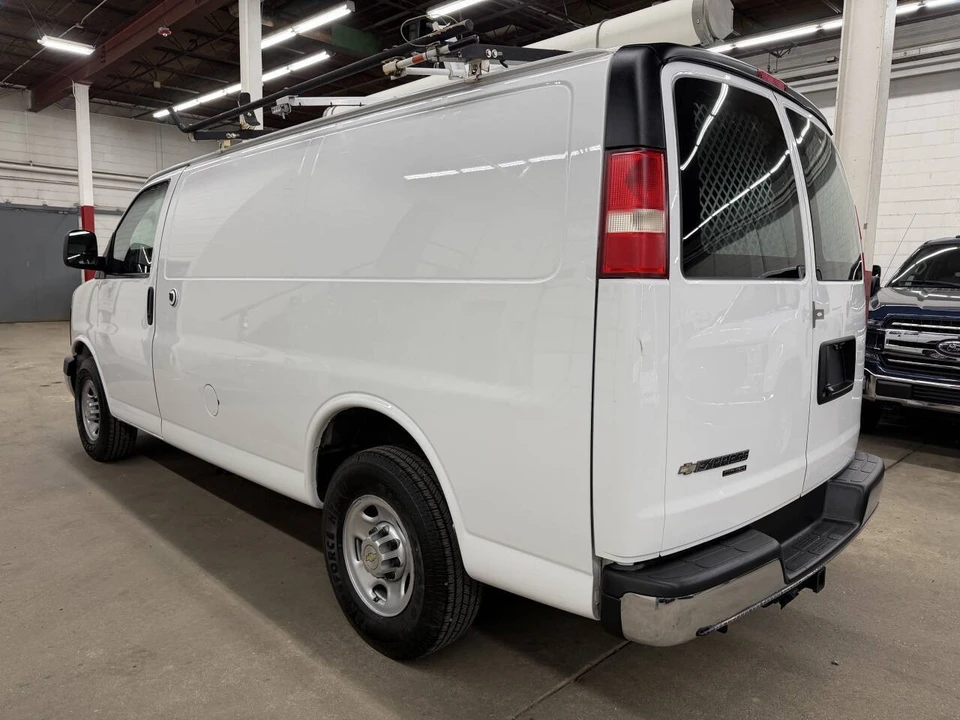 2014 Chevrolet Express - Image 4 of 12