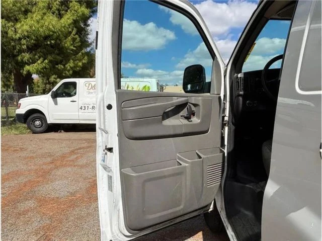 2014 Chevrolet Express - Image 11 of 21