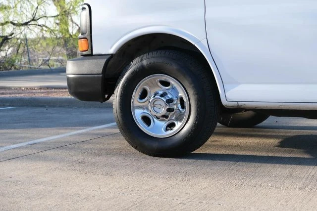 2014 Chevrolet Express - Image 13 of 21