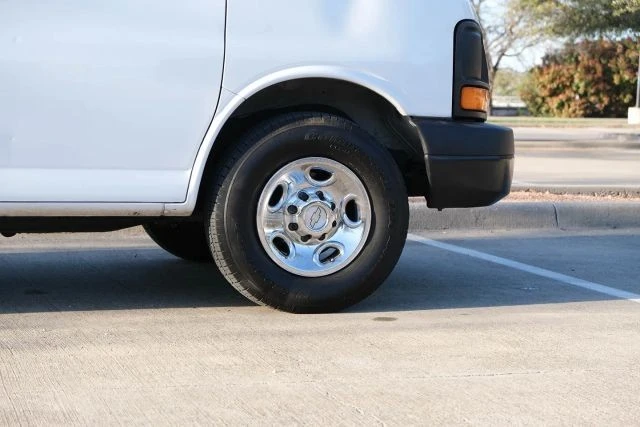 2014 Chevrolet Express - Image 9 of 21