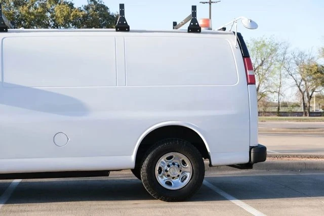 2014 Chevrolet Express - Image 12 of 21