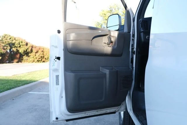2014 Chevrolet Express - Image 19 of 21