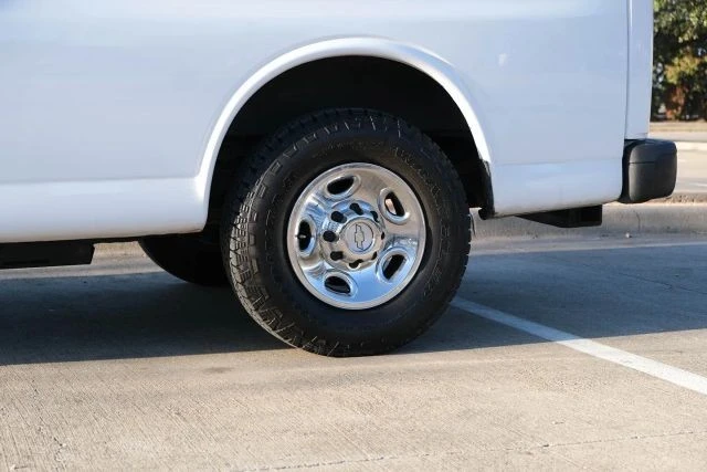 2014 Chevrolet Express - Image 14 of 21