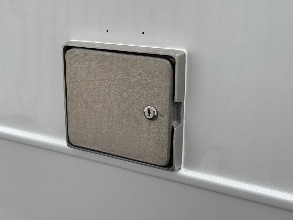 2014 Chevrolet Express - Image 16 of 21