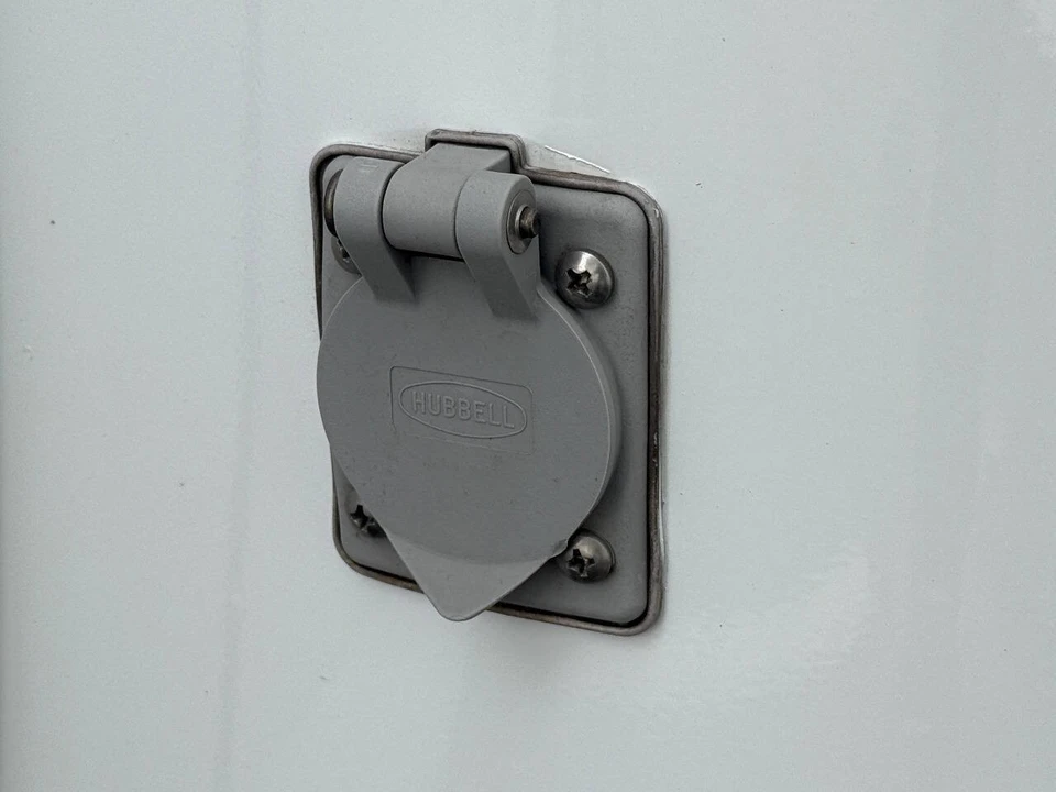 2014 Chevrolet Express - Image 15 of 21