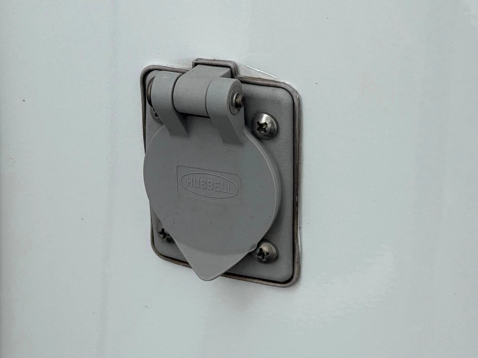 2014 Chevrolet Express - Image 15 of 21