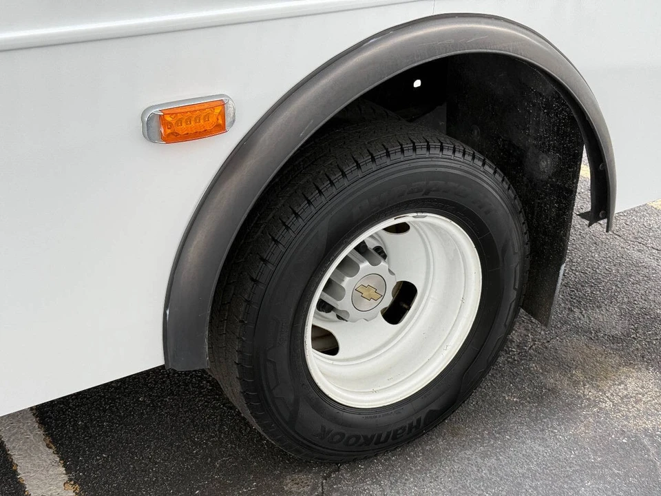 2014 Chevrolet Express - Image 11 of 12