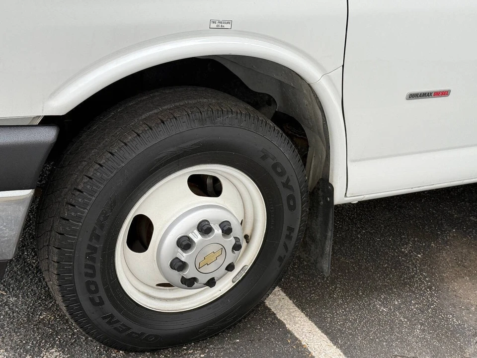 2014 Chevrolet Express - Image 10 of 12