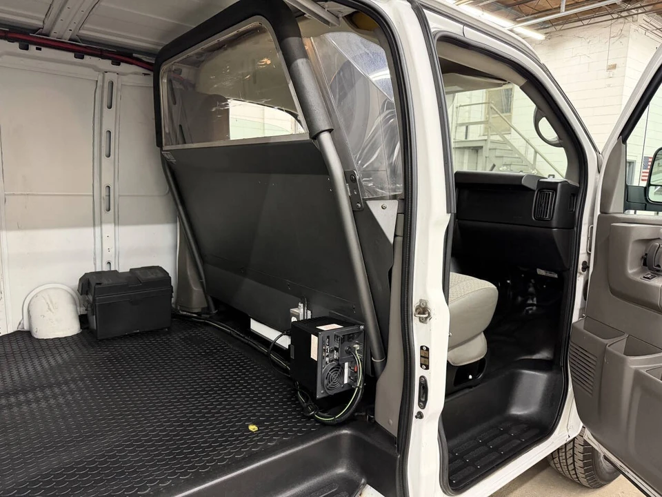 2014 Chevrolet Express - Image 18 of 21
