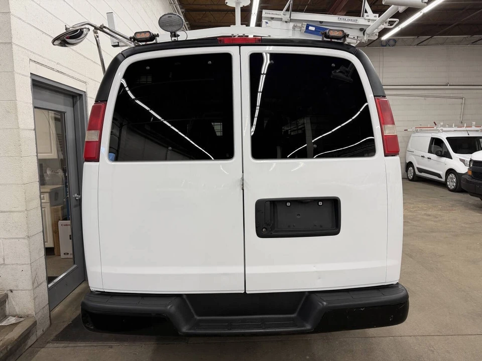2014 Chevrolet Express - Image 11 of 12