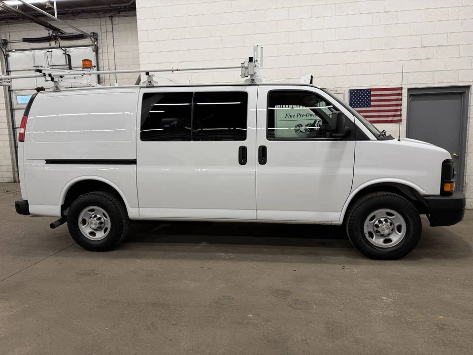 2014 Chevrolet Express - Image 10 of 12