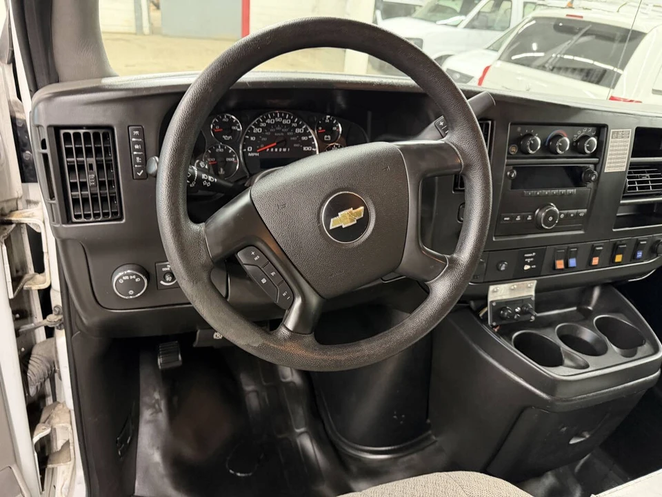 2014 Chevrolet Express - Image 17 of 21