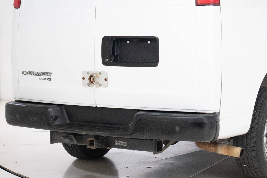 2014 Chevrolet Express - Image 18 of 21