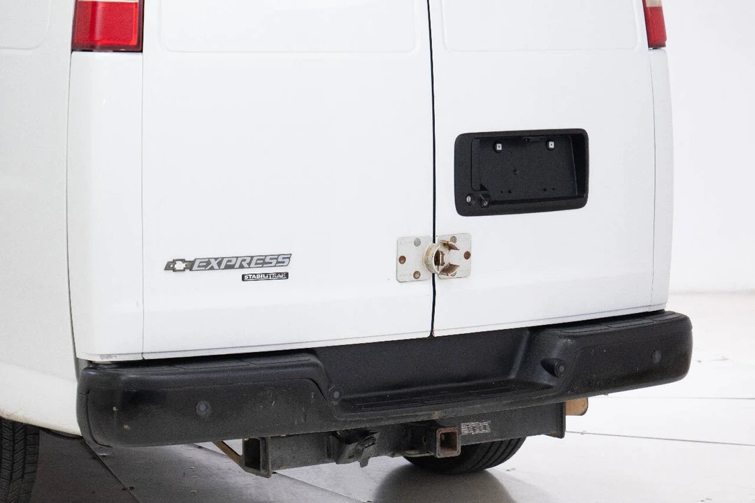2014 Chevrolet Express - Image 13 of 21