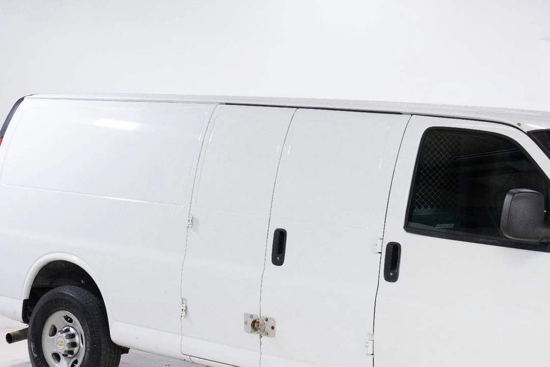 2014 Chevrolet Express - Image 20 of 21