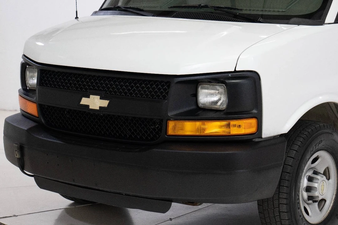 2014 Chevrolet Express - Image 9 of 12