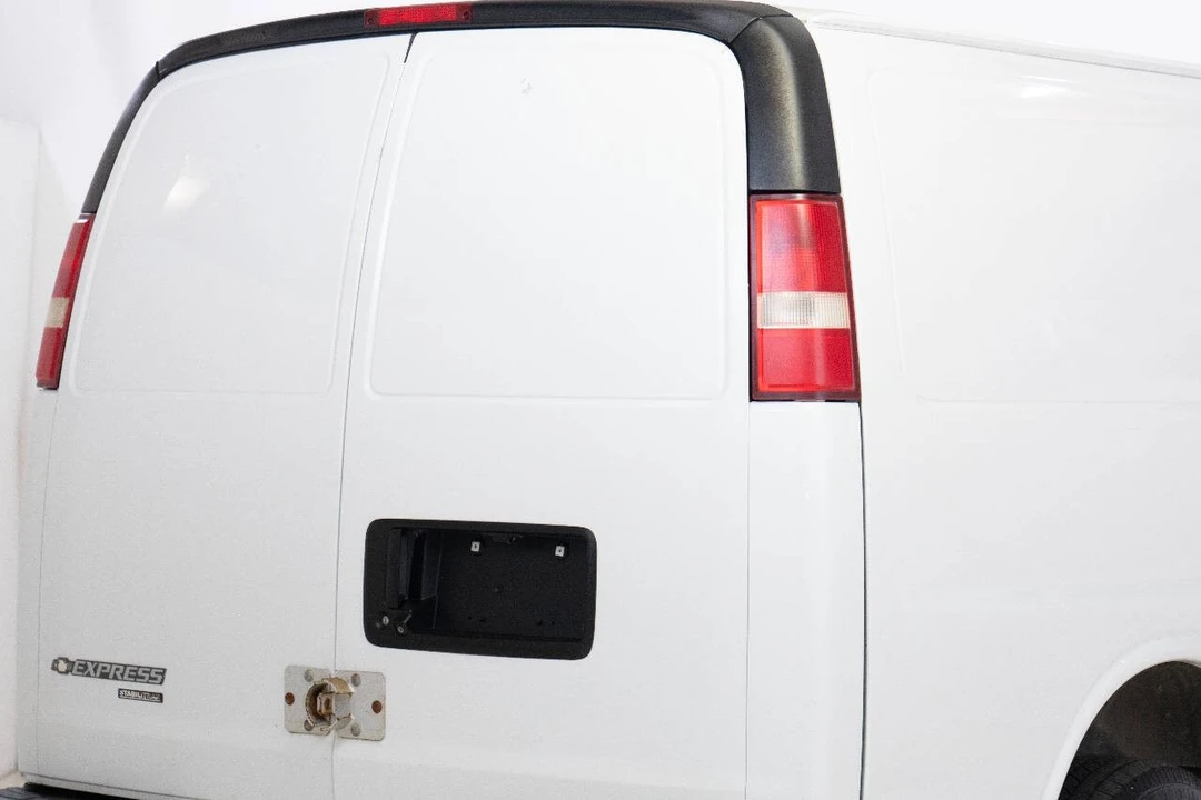 2014 Chevrolet Express - Image 19 of 21