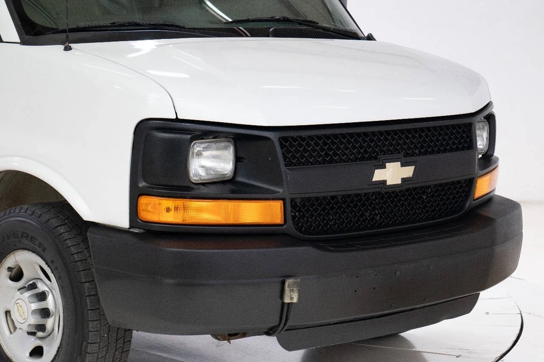 2014 Chevrolet Express - Image 10 of 21