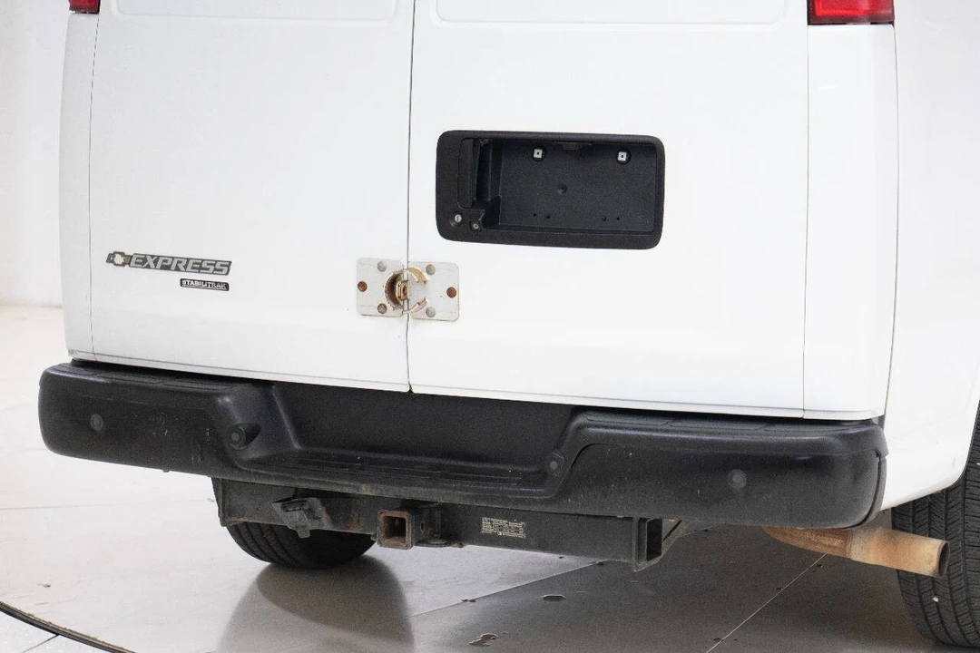 2014 Chevrolet Express - Image 17 of 21