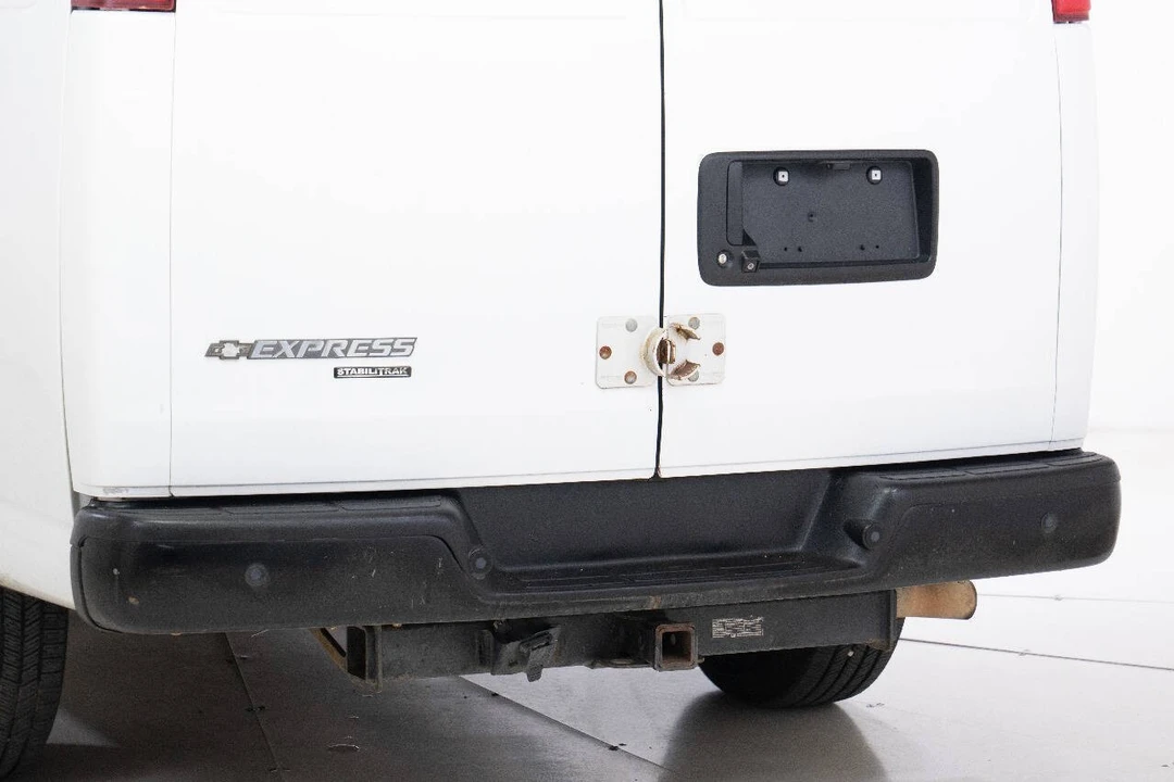 2014 Chevrolet Express - Image 14 of 21