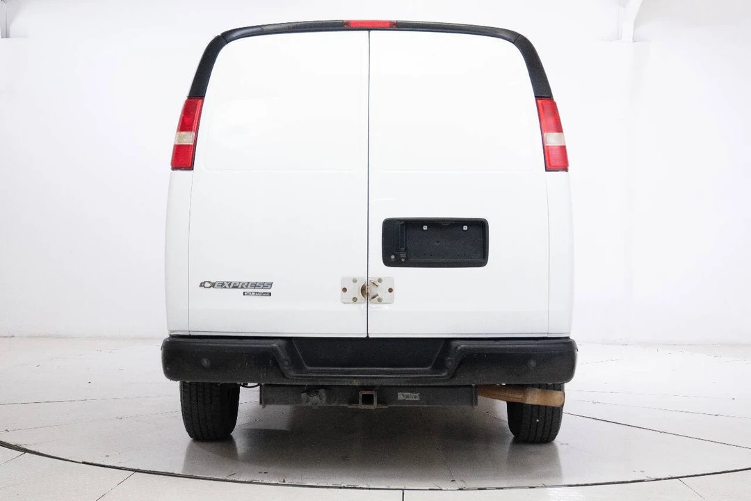2014 Chevrolet Express - Image 15 of 21