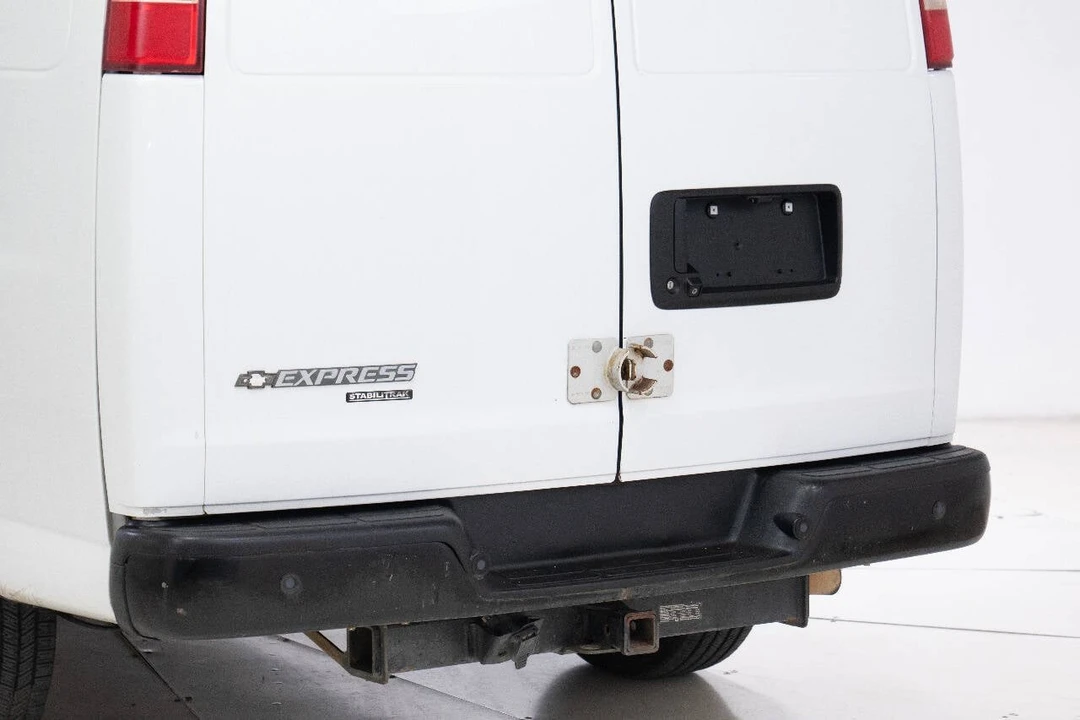 2014 Chevrolet Express - Image 13 of 21